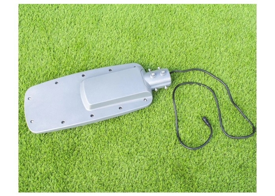 Réverbère actionné solaire durable de LED 5500K IP65 50W avec le panneau solaire rotatif