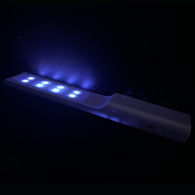 Baguette magique de stérilisateur de lumière UV du watt LED du Portable 4, puissance tenue dans la main de batterie au lithium de la stérilisation 18650 de lumière UV